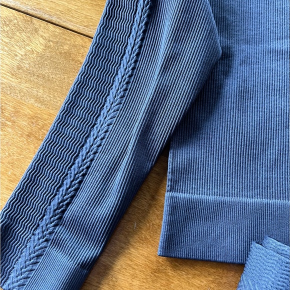 Like new MTA Sport women’s athletic apparel performance turtleneck & pant set - Picture 10 of 12